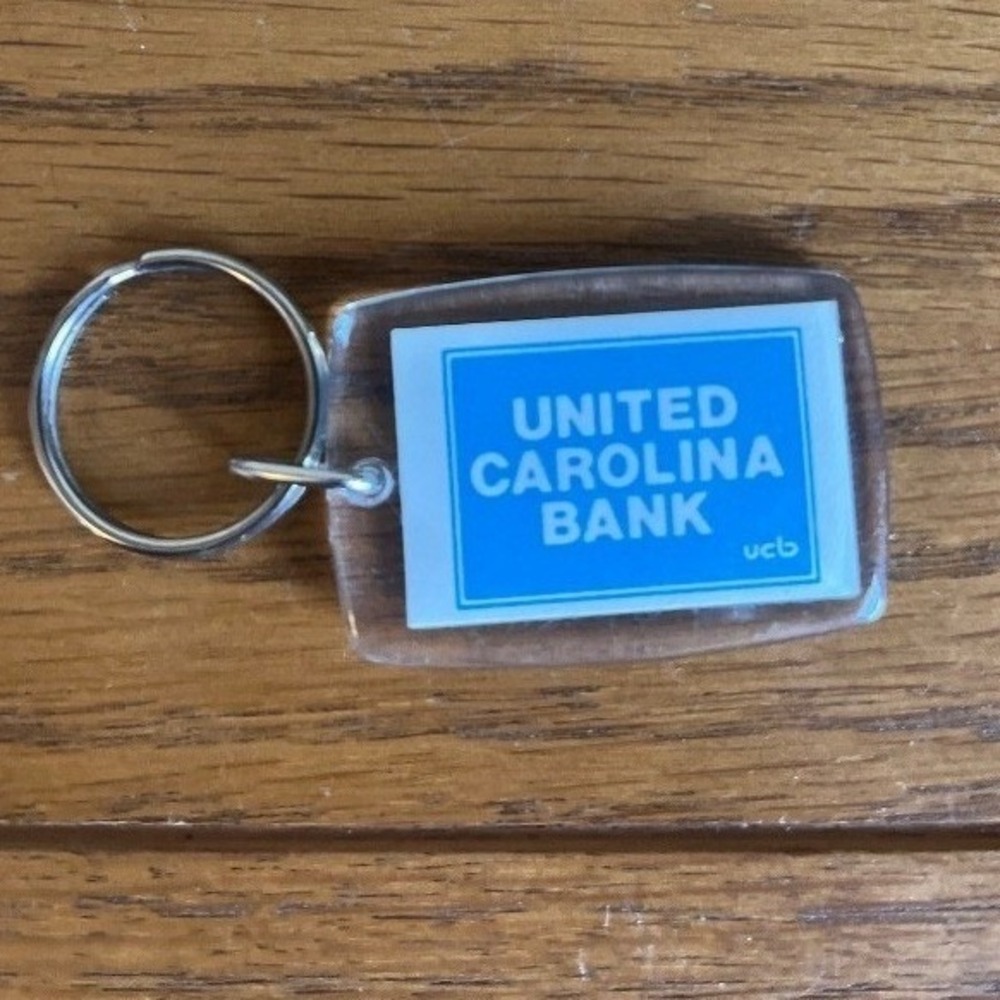 Vintage 90's Keychain United Carolina Bank UCB "Our bank is built on people."